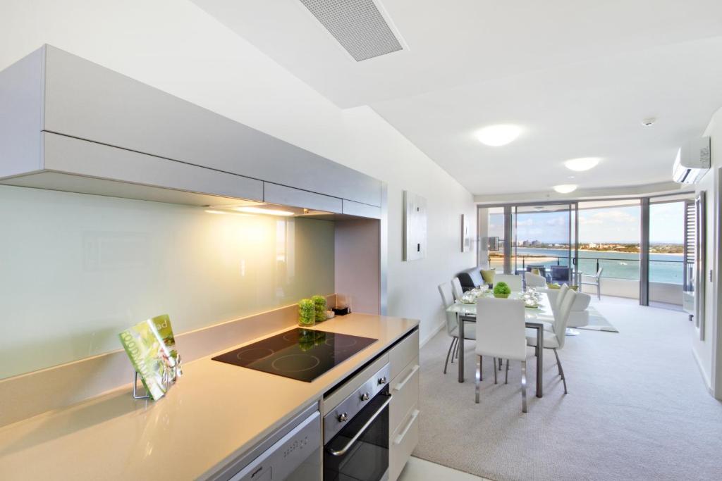 Monaco Caloundra Aparthotel Phòng bức ảnh